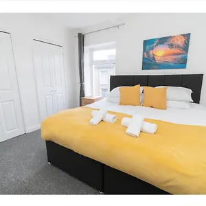  Apartment Business Friendly 3br - King Size Beds & Centrally Located